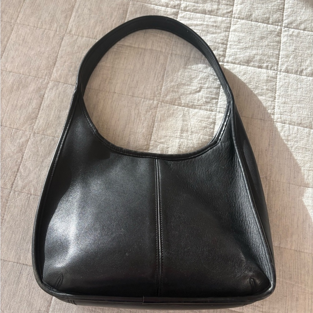 Coach Vintage Ergo 5053 – Iconic ’90s Black Leather Shoulder Bag
